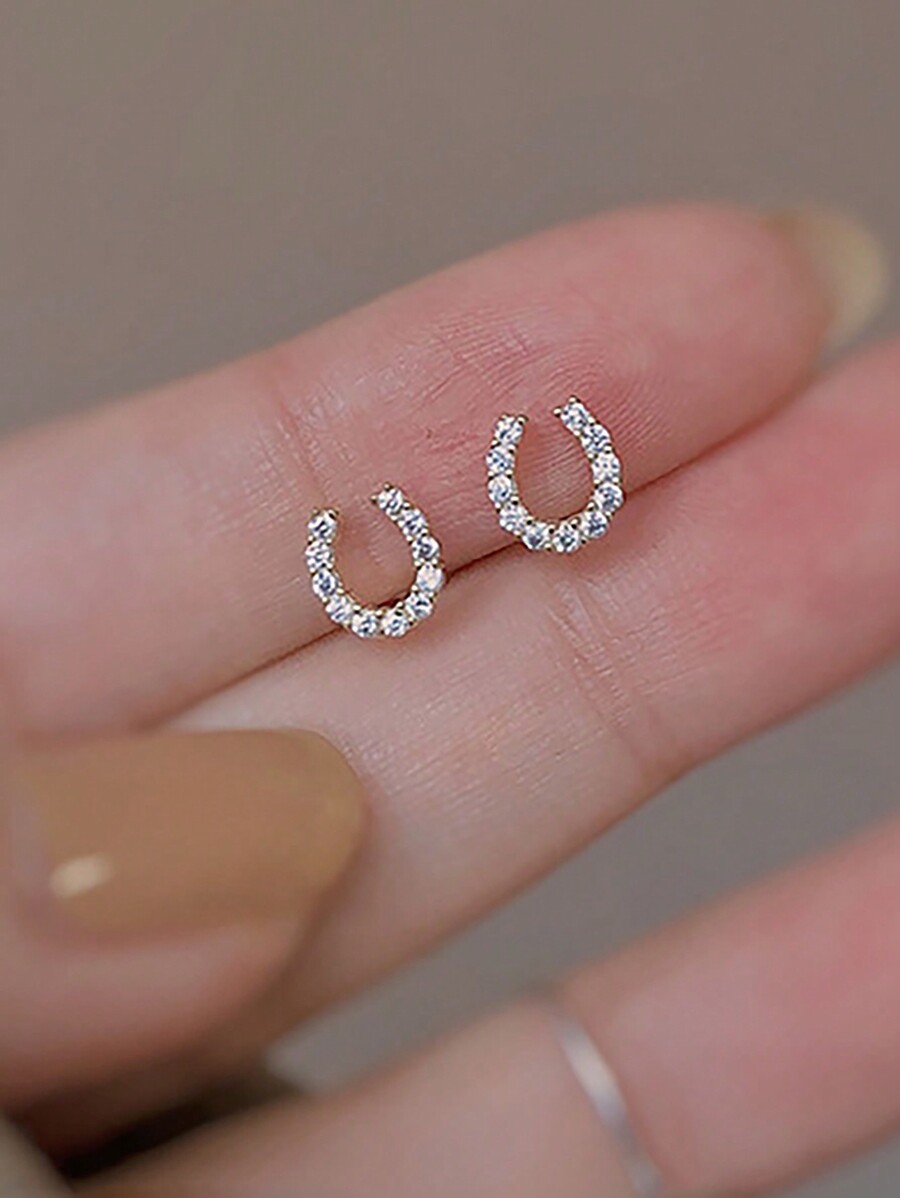 Small Horseshoe-Shaped Cubic Z - مراجعة Women'S Fashion Earrings وسعره
